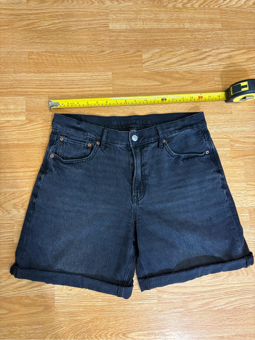 American Eagle Women’s Dark Wash Jean Shorts Strigid, 6